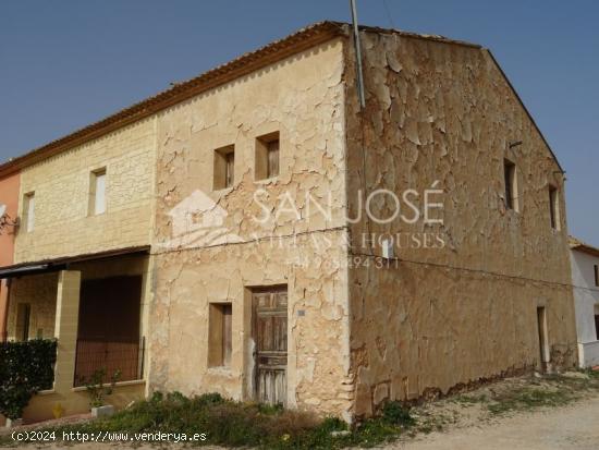 INMOBILIARIA SAN JOSE VENDE CASA DE CAMPO ADOSADA EN LA ROMANA ZONA ALCANA - ALICANTE