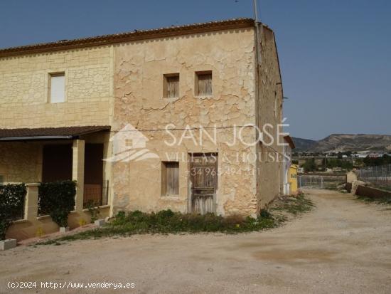 INMOBILIARIA SAN JOSE VENDE CASA DE CAMPO ADOSADA EN LA ROMANA ZONA ALCANA - ALICANTE