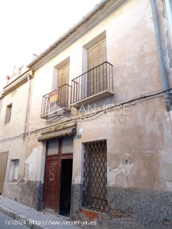 VENTA DE CASA DE PUEBLO PARA REFORMAR EN ASPE - ALICANTE