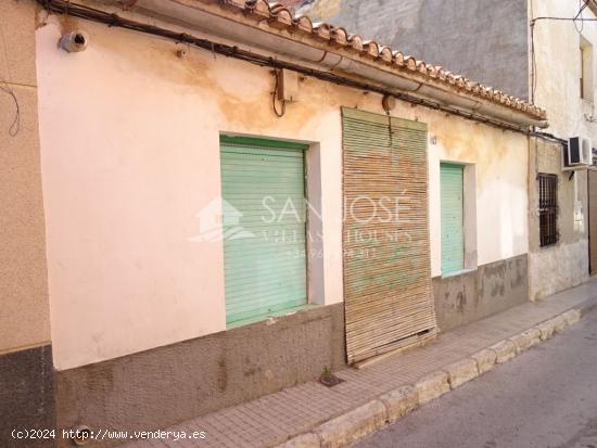 VENTA DE CASA EN ASPE EN  ZONA PROSPERIDAD PARA REFORMAR - ALICANTE