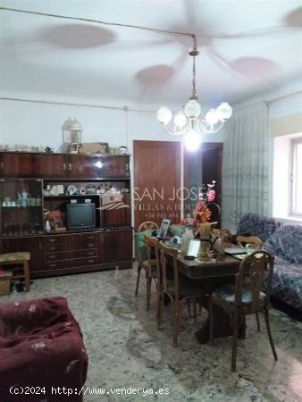 SE VENDE CASA CON TERRENO URBANO EN BARINAS (MURCIA) - MURCIA