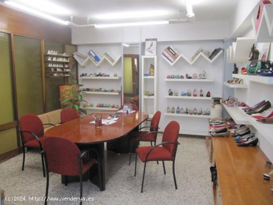 SE VENDE LOCAL COMERCIAL CON AMPLIAS OFICINAS EN ELDA (ALICANTE) - ALICANTE