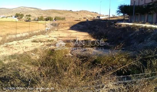 VENTA DE TERRENO URBANO EN HONDÓN DE LAS NIEVES, EN BUENA ZONA - ALICANTE