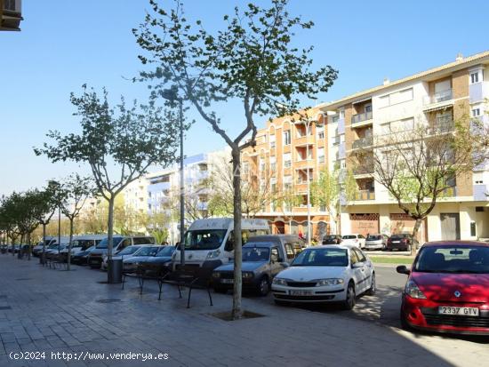 VENTA DE LOCAL COMERCIAL EN ASPE EN BUENA ZONA, CERCA DE COLEGIOS E INSTITUTOS - ALICANTE