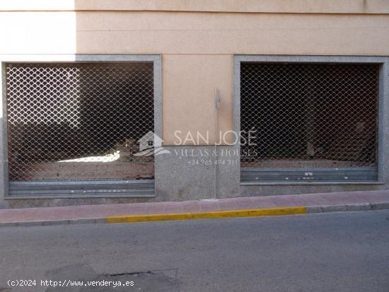 VENTA DE LOCAL COMERCIAL EN ASPE EN ZONA CENTRO TOTALMENTE DIÁFANO - ALICANTE