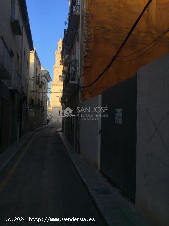 VENTA DE SOLAR URBANO EN EL CENTRO DE NOVELDA - ALICANTE CERCA DEL AYUNTAMIENTO - ALICANTE