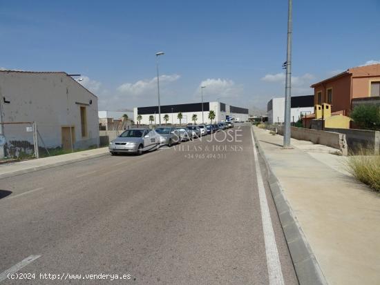  VENTA DE SOLAR INDUSTRIAL EN ASPE, ALICANTE EN BUENA ZONA Y MUY CERCA DEL PUEBLO - ALICANTE 