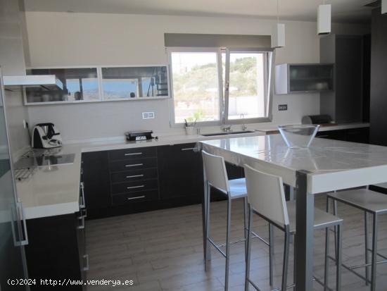 SE VENDE FANTÁSTICO CHALET EN NOVELDA (ALICANTE) SPAIN - ALICANTE