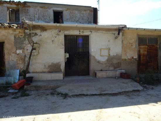  SE VENDE CASA DE CAMPO PARA REFORMAR CON TERRENO EN ZONA QUINCOCES EN ASPE - ALICANTE 