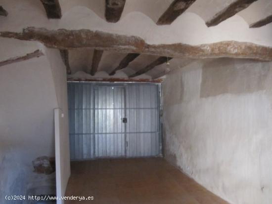 CASA MUY CÉNTRICA EN PINOSO (ALICANTE) SPAIN - ALICANTE