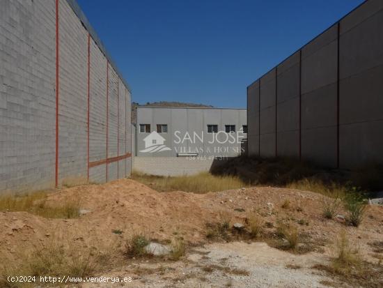  VENTA DE PARCELA INDUSTRIAL EN POLÍGONO DE HONDÓN DE LAS NIEVES-ALICANTE - ALICANTE 