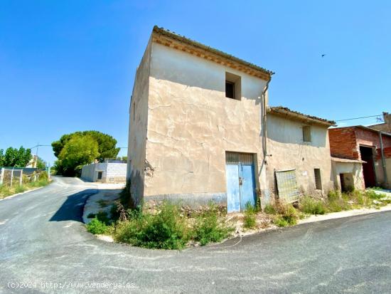  SE VENDE CASA ADOSADA CON TERRENO EN LA ZONA DEL CAMPET ENTRE ASPE,NOVELDA Y MONFORTE A BUEN PRECIO  