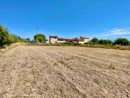 SE VENDE CASA ADOSADA CON TERRENO EN LA ZONA DEL CAMPET ENTRE ASPE,NOVELDA Y MONFORTE A BUEN PRECIO 