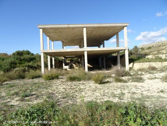  SE VENDE PARCELA DE 10000 M2 CON ESTRUCTURA PARA UN CHALET DE 400 M2 ZONA BORISA EN ASPE - ALICANTE 