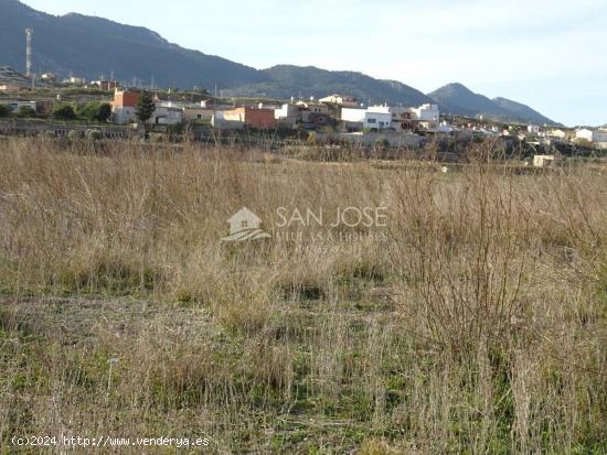 SE VENDE PARCELA RUSTICA CERCA DEL PUEBLO EN HONDÓN DE LAS NIEVES - ALICANTE