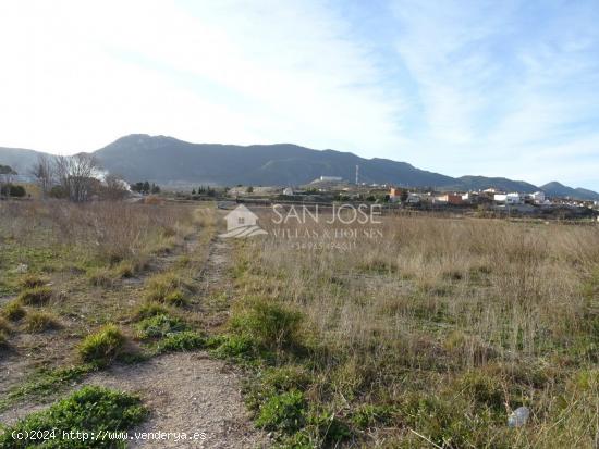 SE VENDE PARCELA RUSTICA CERCA DEL PUEBLO EN HONDÓN DE LAS NIEVES - ALICANTE