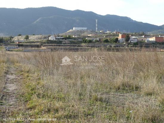 SE VENDE PARCELA RUSTICA CERCA DEL PUEBLO EN HONDÓN DE LAS NIEVES - ALICANTE