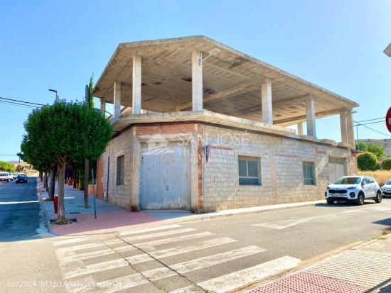  VENTA DE CASA EN ESTRUCTURA EN LA ROMANA - ALICANTE, DE GRANDES DIMENSIONES AL LADO DE PARQUES - ALI 