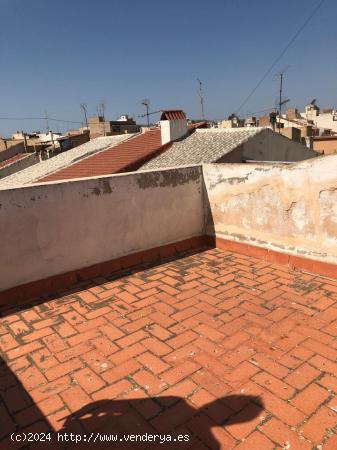 SE VENDE ESPECTACULAR CASA A TRES CALLES EN PLENO CENTRO DE NOVELDA (ALICANTE) - ALICANTE