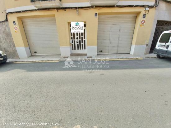 SE VENDE AMPLIO LOCAL COMERCIAL EN EL CENTRO DE HONDÓN DE LAS NIEVES - ALICANTE