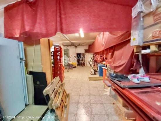 SE VENDE AMPLIO LOCAL COMERCIAL EN EL CENTRO DE HONDÓN DE LAS NIEVES - ALICANTE