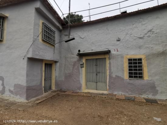  CASA CUEVA MUY CERCA DE CASCO URBANO DE PETREL - ALICANTE 