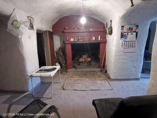 CASA CUEVA MUY CERCA DE CASCO URBANO DE PETREL - ALICANTE