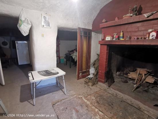 CASA CUEVA MUY CERCA DE CASCO URBANO DE PETREL - ALICANTE