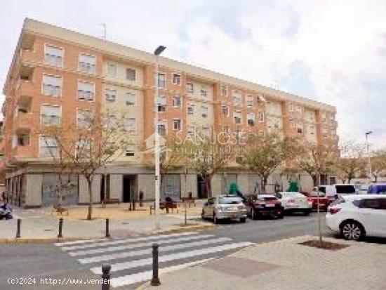 SE VENDE O ALQUILA MAGNIFICO LOCAL MAS SOTANO DE MANZANA COMPLETA FRENTE CORTE INGLES EN ELCHE - ALI