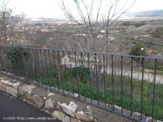 SOLAR EN BIAR ZONA DEL CASTILLO - ALICANTE