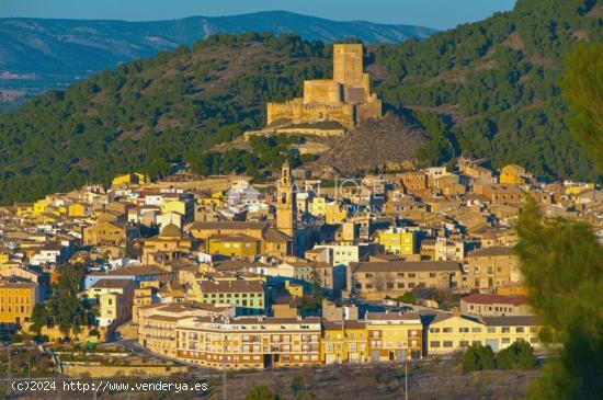 SOLAR EN BIAR ZONA DEL CASTILLO - ALICANTE