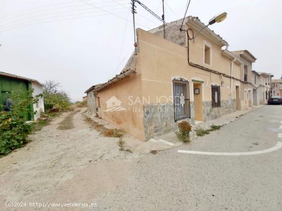  SE VENDE CASAS CON VARIOS ALMACENES Y TERRENO PARA REFORMAR EN BARBARROJA HONDÓN DE LOS FRAILES - A 