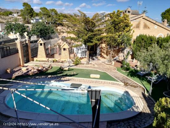 ESPECTACULAR CHALET EN SAN ANTONIO DE LA FLORIDA - CREVILLENTE - - ALICANTE