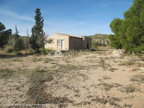 SE VENDE CASA DE CAMPO CON TERRENO EN ABANILLA (MURCIA)SPAIN - MURCIA