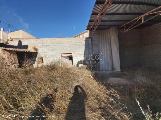 INMOBILIARIA SAN JOSE VENDE CASA CUEVA CON TERRENO EN LA PARTIDA DEL ALGAYAT EN LA ROMANA - ALICANTE