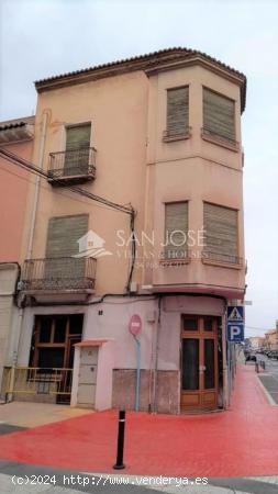 SE VENDE EDIFICIO PARA REFORMAR EN PLENO CENTRO, JUNTO A LA PLAZA DE ESPAÑA EN NOVELDA, ALICANTE - 