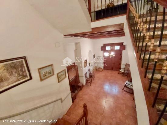 SE VENDE BONITA CASA SEÑORIAL  EN BUEN ESTADO EN ASPE - ALICANTE