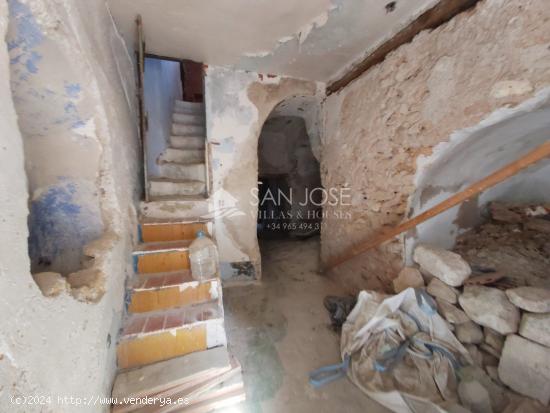 SE VENDE CASA CUEVA PARA REFORMAR TOTALMENTE AL LADO DE LA IGLESIA EN MONFORTE DEL CID - ALICANTE