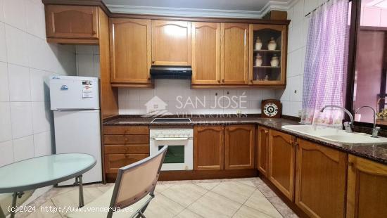 VENTA DE CASA EN ELDA. CON MUCHAS POSIBILIDADES. - ALICANTE