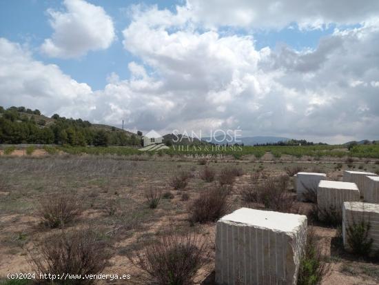 VENTA DE TERRENO EN XINORLET, CON PRECIOSAS VISTAS A LA SIERRA - ALICANTE