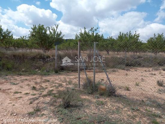 VENTA DE TERRENO EN XINORLET, CON PRECIOSAS VISTAS A LA SIERRA - ALICANTE