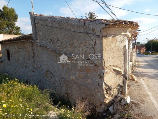 SE VENDA CASA  EN ABANILLA, PARA REFORMAR  EN PARAJE NATURAL DEL RIO CHICAMO - MURCIA