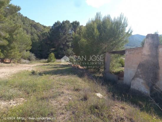 VENTA DE CASITA EN TERRENO URBANO EN  MONÓVAR , ZONA DE LOS ALFORINES - ALICANTE