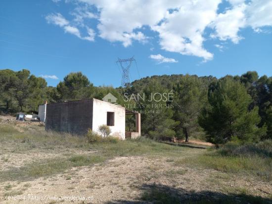 VENTA DE CASITA EN TERRENO URBANO EN  MONÓVAR , ZONA DE LOS ALFORINES - ALICANTE