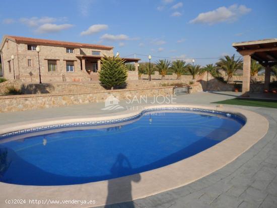 SE VENDE CHALET  DE LUJO EN PERFECTO ESTADO EN ASPE  ZONA ALCANÁ - ALICANTE