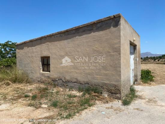 SE VENDE PARCELA RUSTICA EN 2 ESCRITURAS CON ALMACEN AGRICOLA EN ASPE - ALICANTE