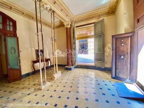 CASA HISTÓRICA EN EL CENTRO DE ASPE SITUADA EN LA PLAZA MAYOR FRENTE A LA BASÍLICA - ALICANTE