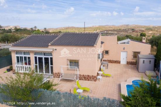 SE VENDE CHALET A 5 MINUTOS DE ELCHE, ZONA CARRUS - ALICANTE