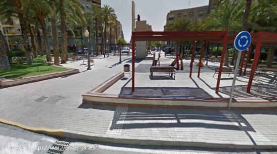 SE VENDE O SE ALQUILA CON OPCIÓN COMPRA  LOCAL COMERCIAL EN ELCHE. - ALICANTE