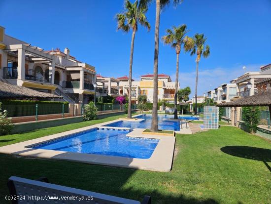 Impresionante Bungaló Dúplex con Terraza y Piscina en Daya Vieja - ALICANTE